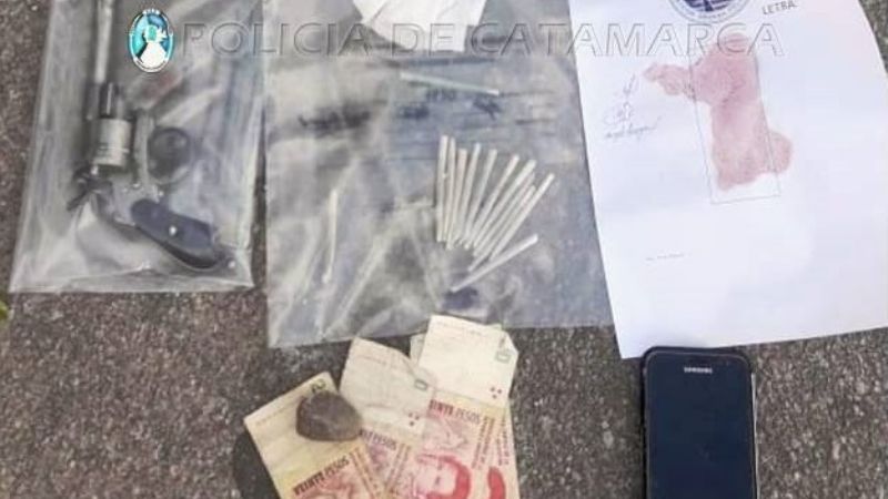 Secuestran 13 porros y un arma de fuego en Santa María
