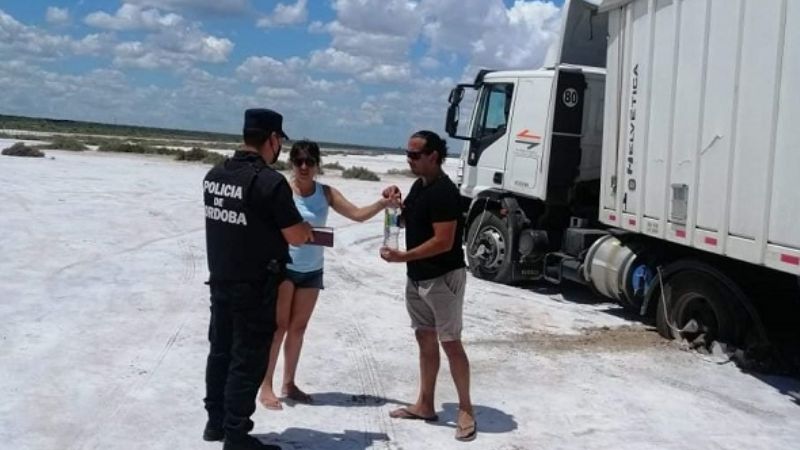 Camión quedó varado en Las Salinas