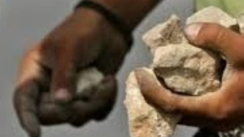 Pidió dinero, no le dieron y lanzó amenazas y piedras contra viviendas