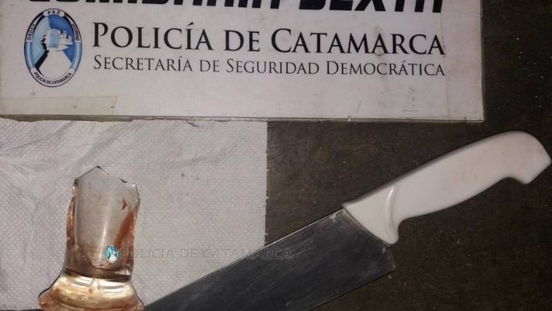 Amenazó a su pareja con un cuchillo y con un vidrio le cortó la mano a su hija