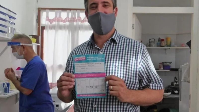 Intendente que se vacunó dio positivo de coronavirus