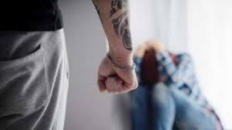 Adolescente agredió a su mamá y a su hermano