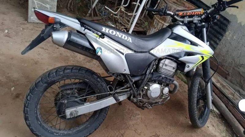 Arrestan a dos sospechosos con dos celulares de dudosa procedencia