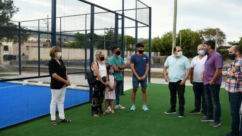 Agustín Tapia recorrió la cancha de padel que llevará su nombre