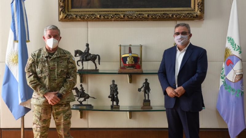 El gobernador con el jefe del Ejército