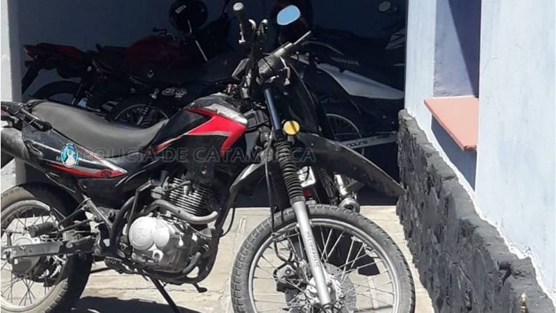 Aprehenden a dos hombres con una moto robada el año pasado