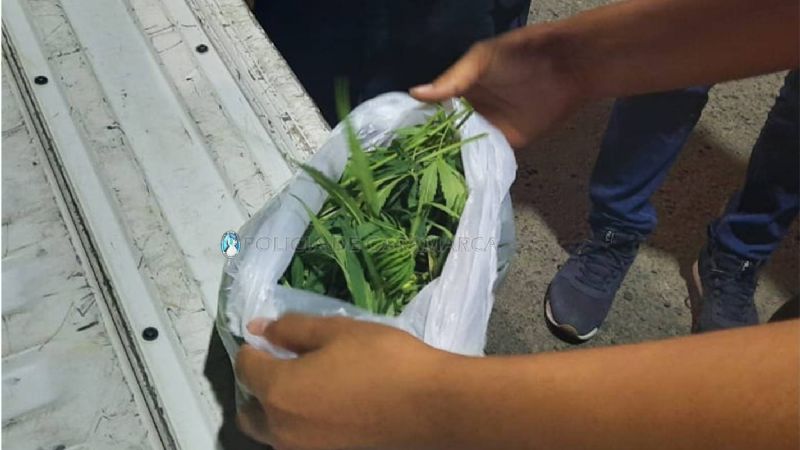 Evadió un control y lo atraparon llevando una bolsa con 139 gr. de marihuana
