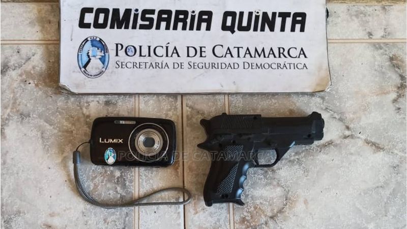 Se paraban en la esquina a amenazar con una pistola de juguete