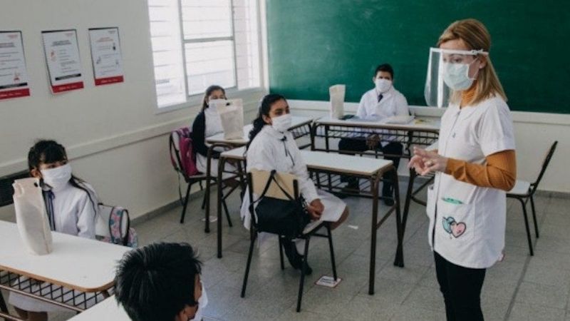 El Gobierno extendió el DISPO con clases presenciales
