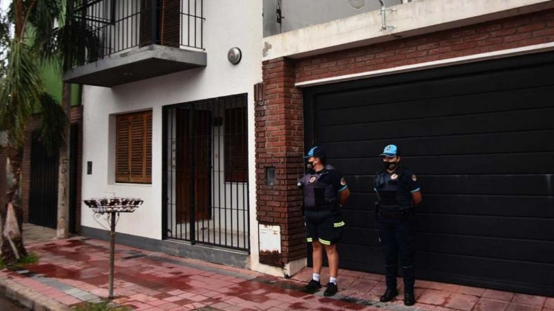 Asfixió a un ladrón que entró a robarle y compartió el video