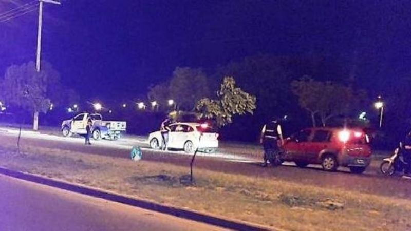 Secuestran 26 vehículos y arrestan a seis personas en un control