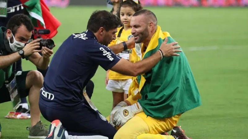 El DT de Palmeiras cumplió con el pedido de Gallardo