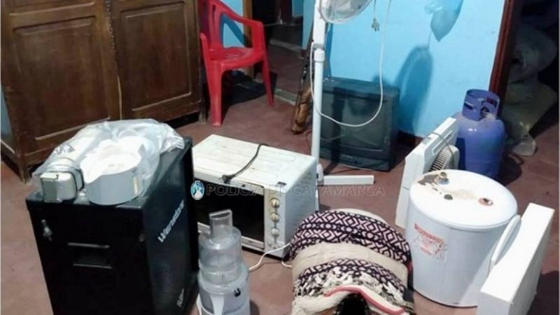 Encuentran gran cantidad elementos robados, ocultos en un descampado