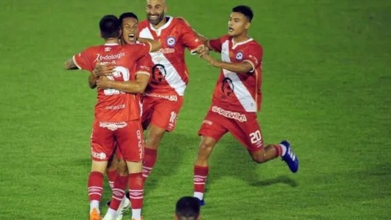 Argentinos Juniors venció a Huracán y se ilusiona