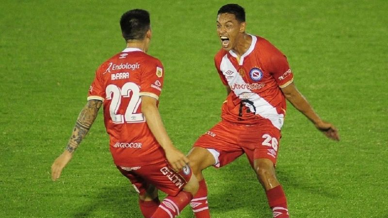 Argentinos Juniors venció a Huracán y se ilusiona