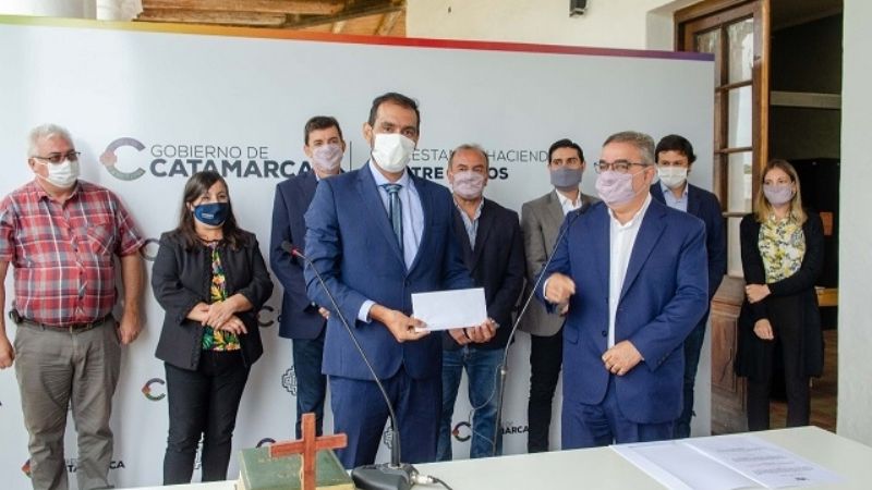 Asumió Luna y prometió agilizar las altas docentes