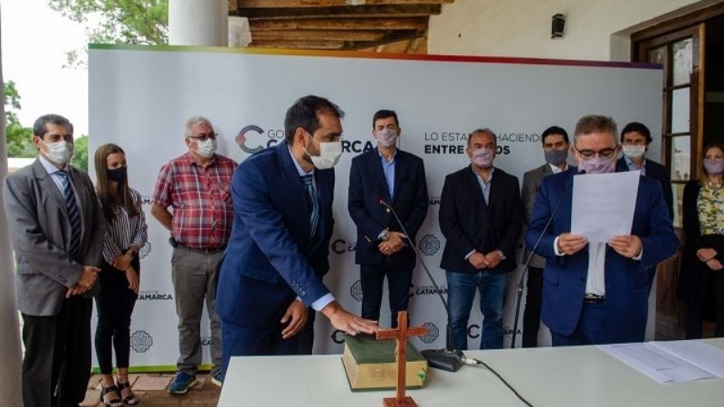 Asumió Luna y prometió agilizar las altas docentes