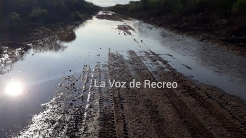 Reclaman arreglo de camino