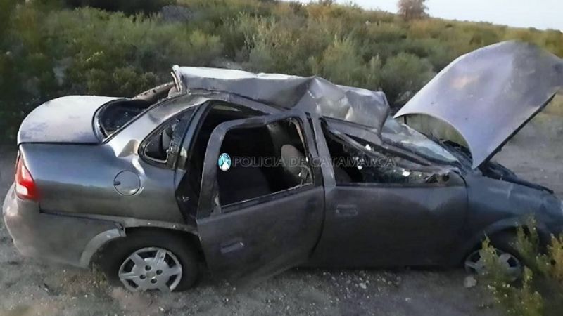 Violento vuelco de un auto en Pomán