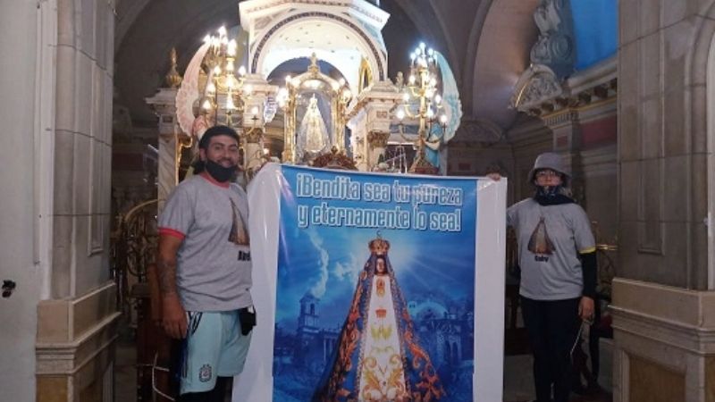 Gaby y Abel, le rinden honor a la Virgen del Valle