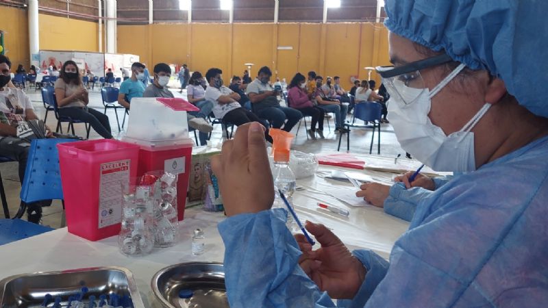 Viernes y sábado aplican segundas dosis