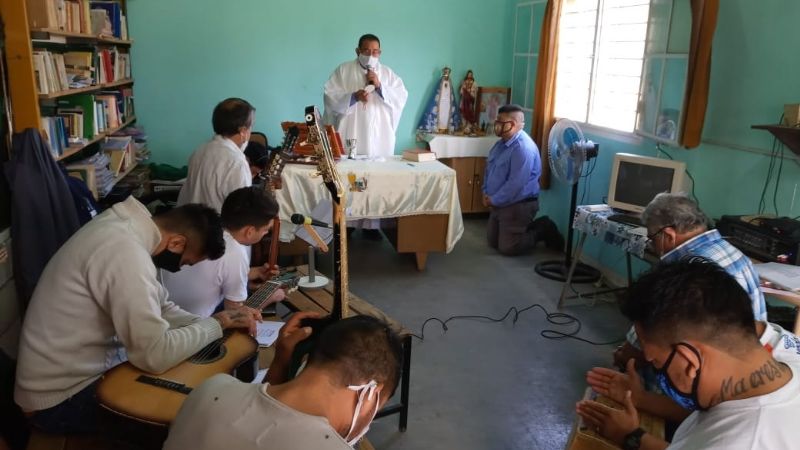 Primera transmisión radial de la Misa en la cárcel