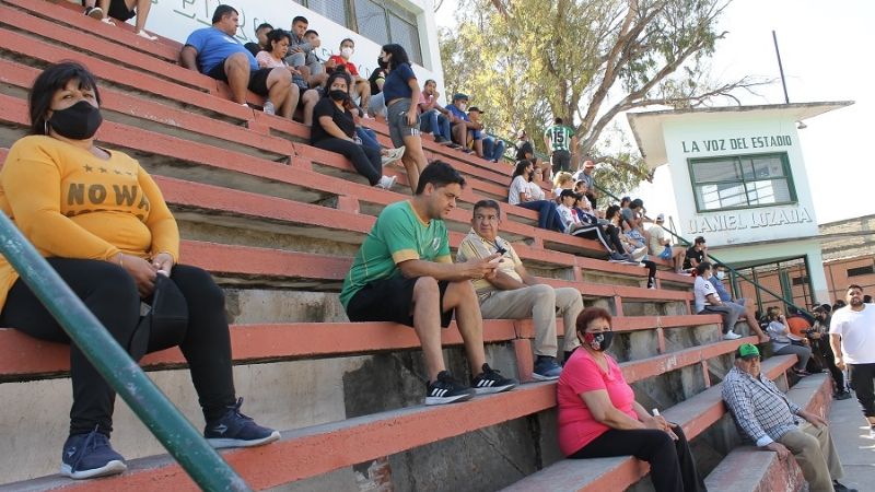 Defensores y Tesorieri conservan la cima en Capital