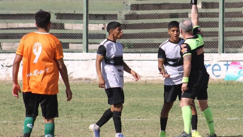 Defensores y Tesorieri conservan la cima en Capital