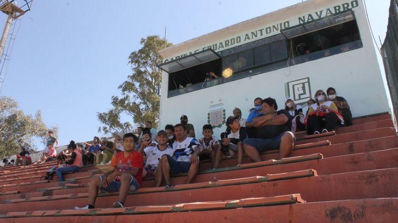 El público volvió con alegría y en orden a la Liga Catamarqueña