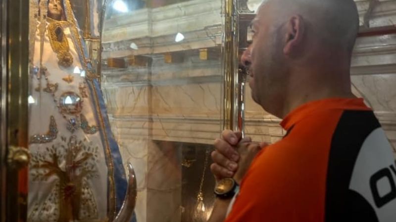 Llegó en bici desde Córdoba para cumplir una promesa a la Virgen