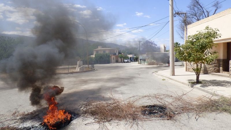 Piquete de vecinos cansados de estar sin agua