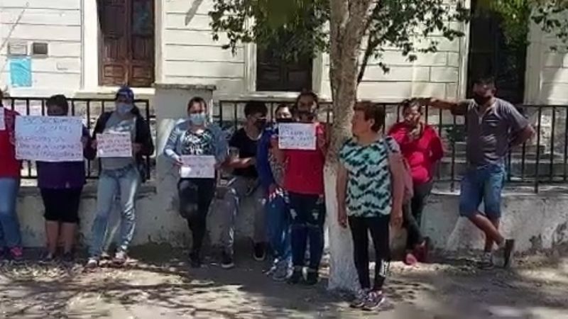 Padres tomaron escuela de Las Cañas