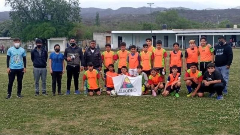 Exitosas pruebas de Vélez en Ambato y F. M. Esquiú