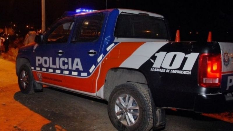 Golpeó a una mujer y quiso fugarse, pero vecinos lo atraparon