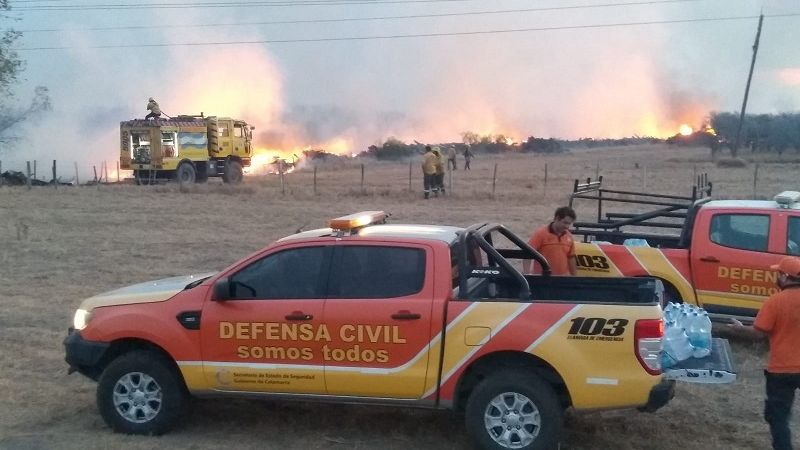 La lluvia ayudó a extinguir impresionante incendio cerca de El Divisadero