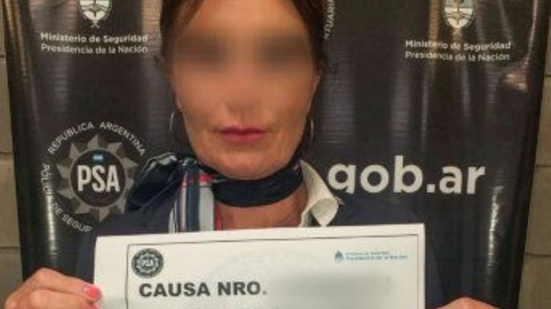 Ezeiza: detuvieron a una azafata con lingotes de oro, relojes y joyas