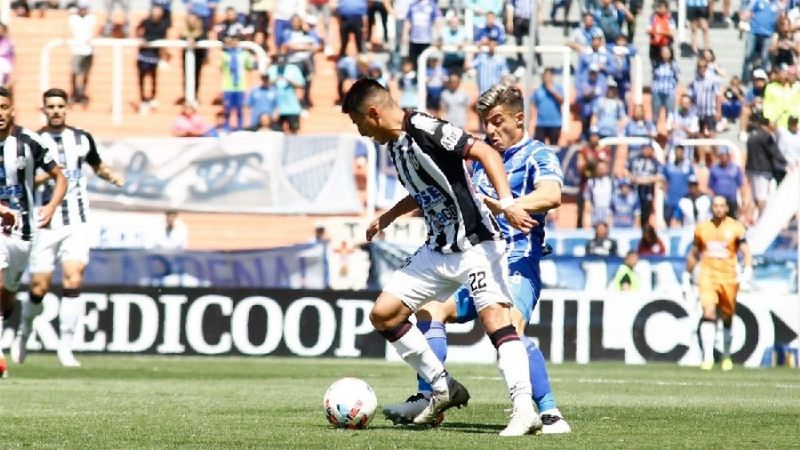 Platense venció a Racing y “revivió” los fantasmas