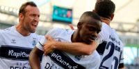 CARBONERO de Gimnasia festeja su gol en el triunfo ante 