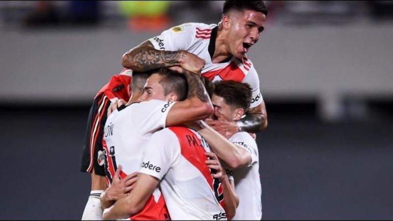 Álvarez 3-San Lorenzo 1 y River más líder que antes
