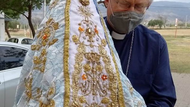 La Madre del Valle en el vacunatorio del Predio Ferial