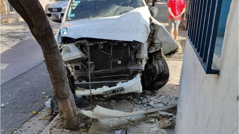 Estrelló la camioneta contra una vivienda