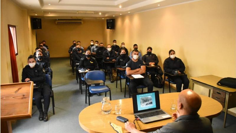 Capacitación sobre Patrimonio Arqueológico y Paleontológico para policías