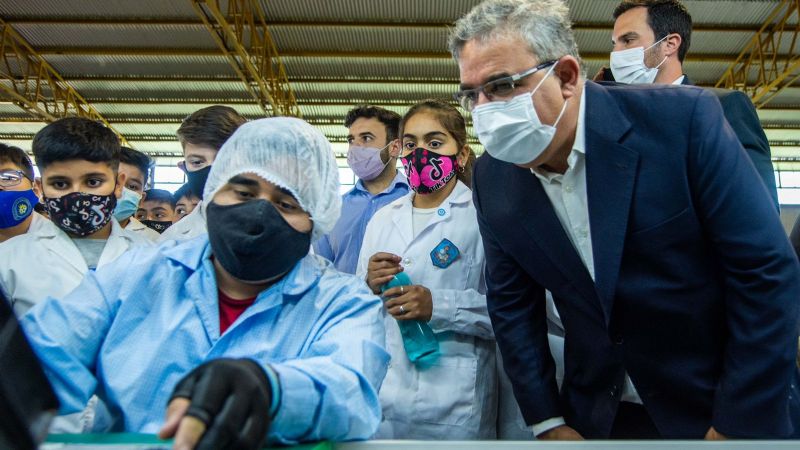 Se inauguró la fábrica de notebooks en Novatech