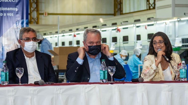 Se inauguró la fábrica de notebooks en Novatech