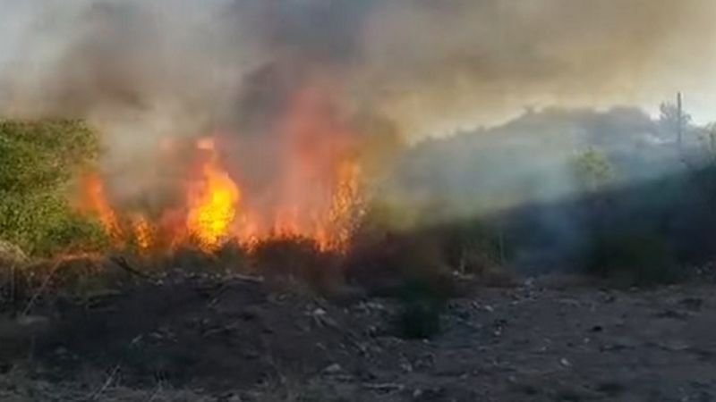 Bomberos fueron en sus motos particulares a apagar un incendio