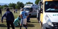 DOS AMBULANCIA llegaron a la cancha de Polcos, donde falleció un futbolista veterano.