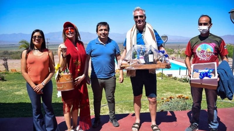 "Por el Mundo", en Tinogasta