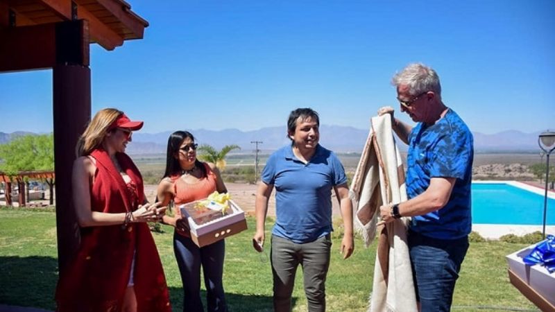 "Por el Mundo", en Tinogasta