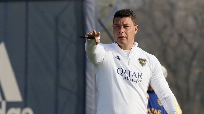 Boca mantiene una duda en el medio para el superclásico