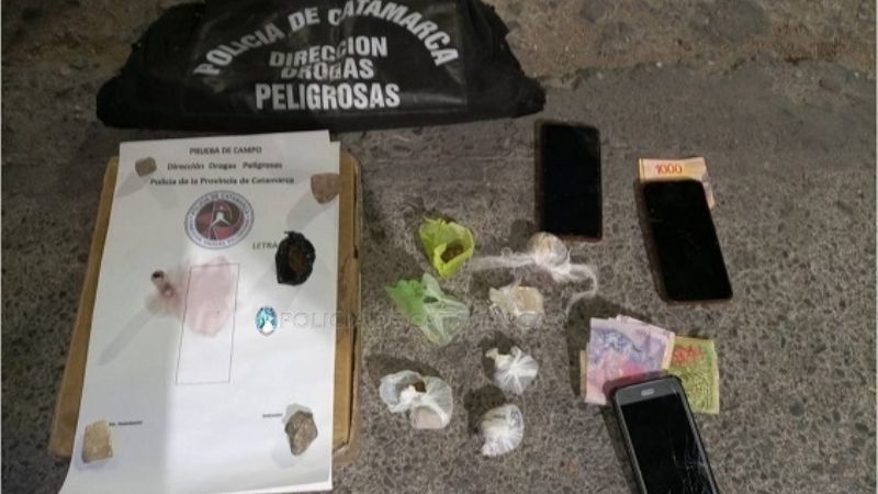 Secuestran droga y detienen a tres personas en Santa María